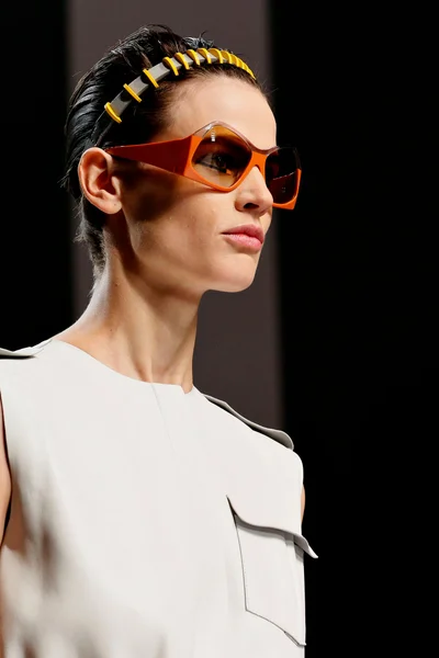 Look 10